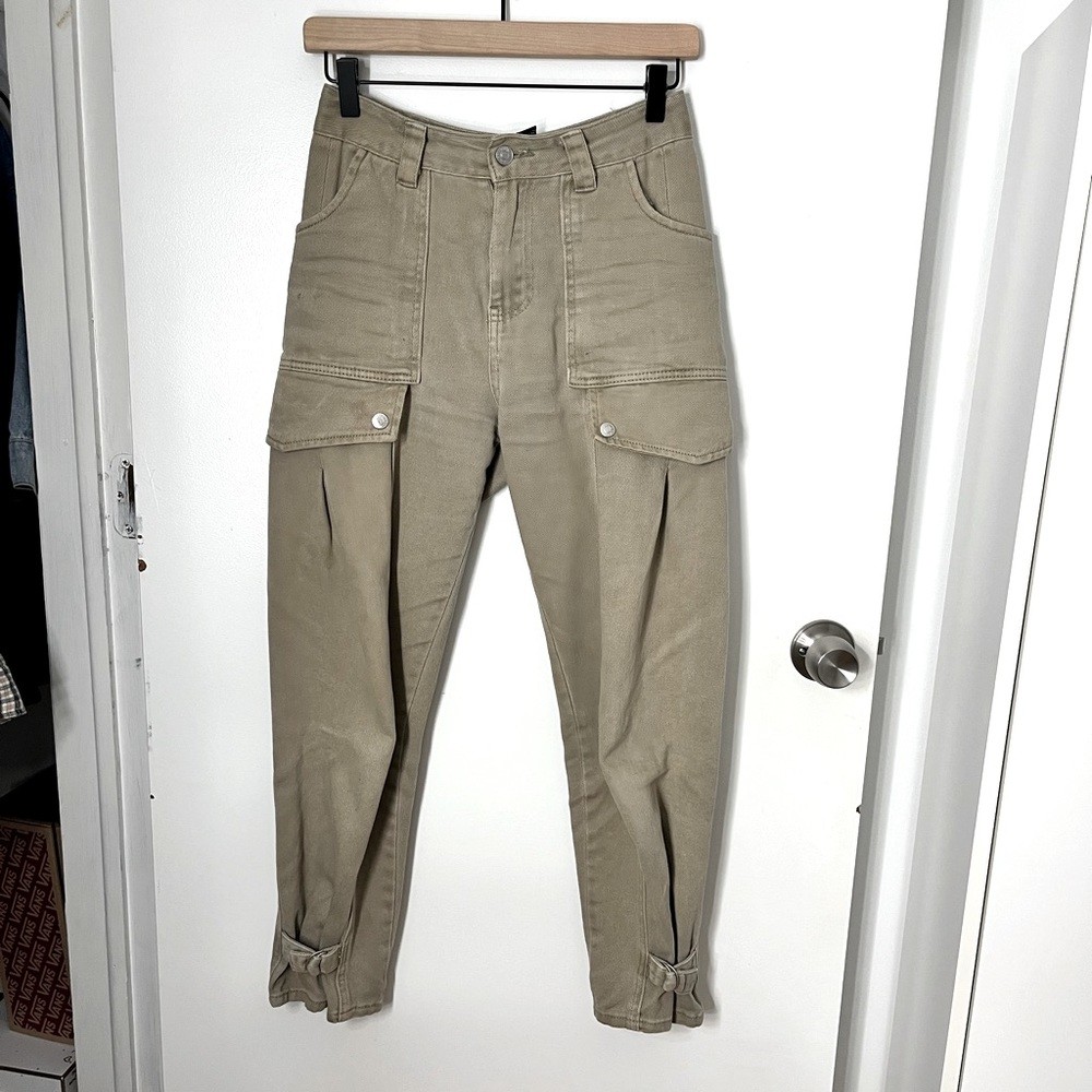Forever21 Ankle cut cargo joggers